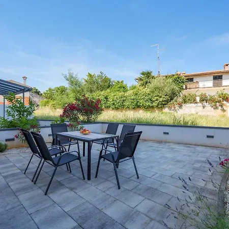 Nyaraló With 3 Bedrooms Poreč