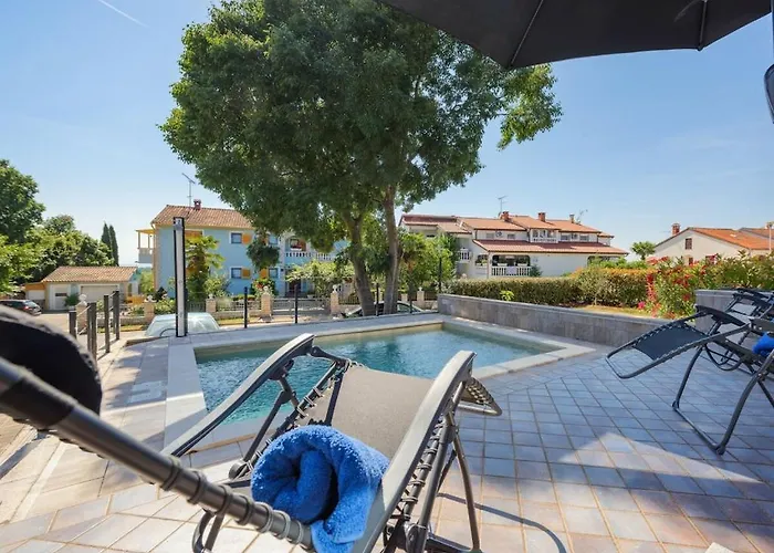 With 3 Bedrooms Nyaraló *