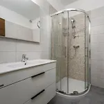 With 3 Bedrooms בית נופש פורץ