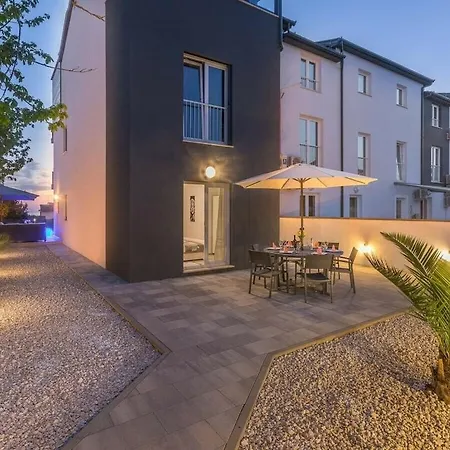 בית נופש With 3 Bedrooms *